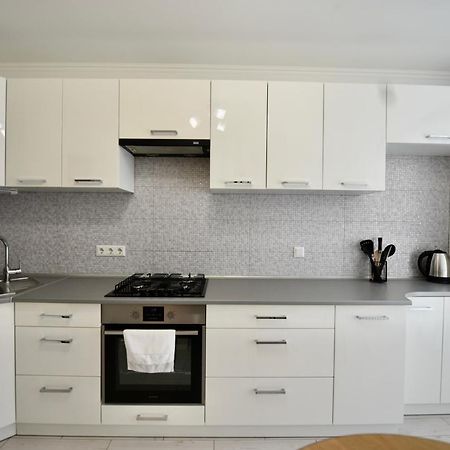 Cozy Apartment Next To The Park テルノーピリ エクステリア 写真