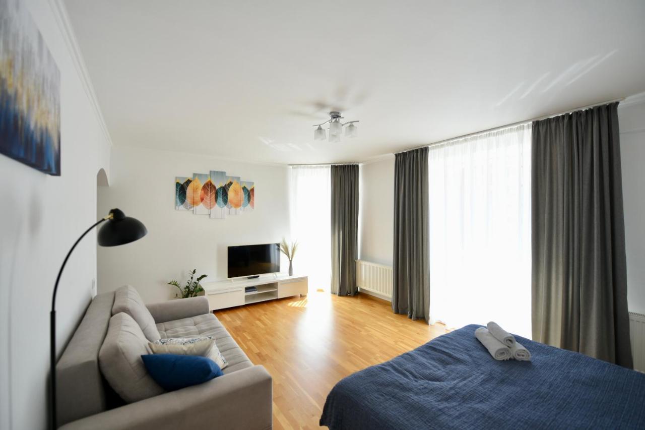 Cozy Apartment Next To The Park テルノーピリ エクステリア 写真