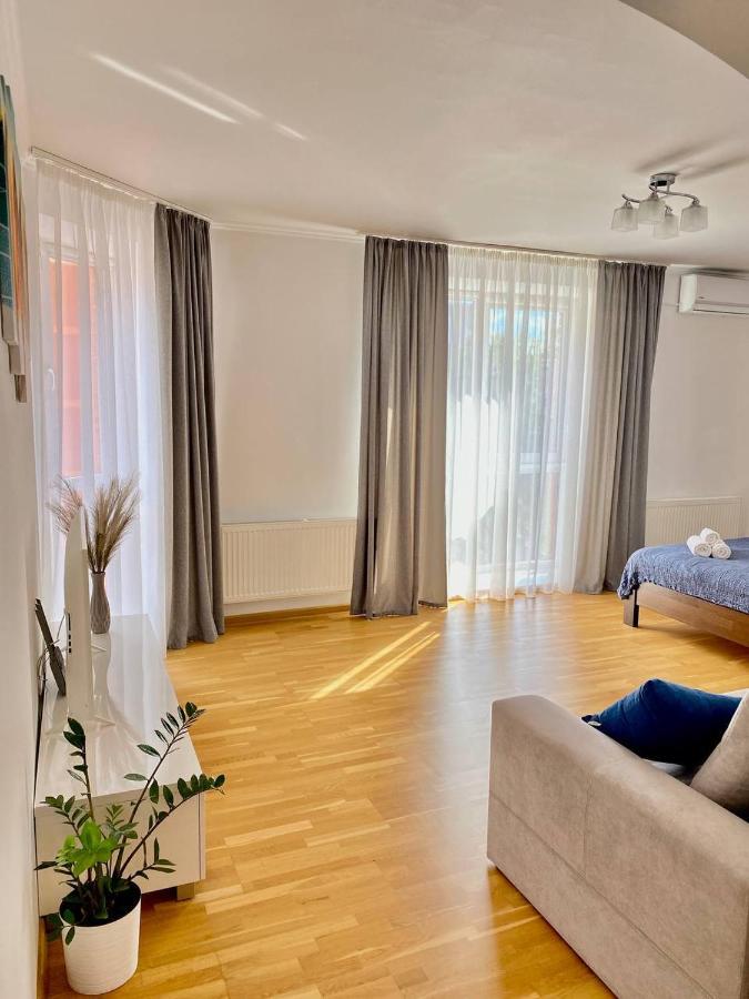 Cozy Apartment Next To The Park テルノーピリ エクステリア 写真