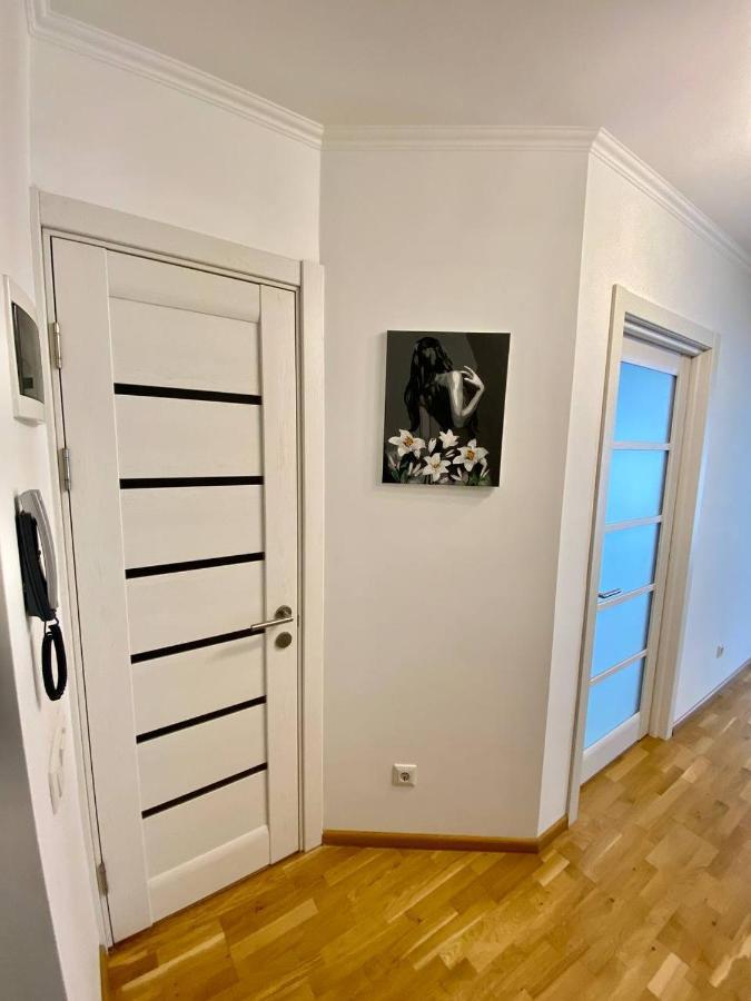 Cozy Apartment Next To The Park テルノーピリ エクステリア 写真