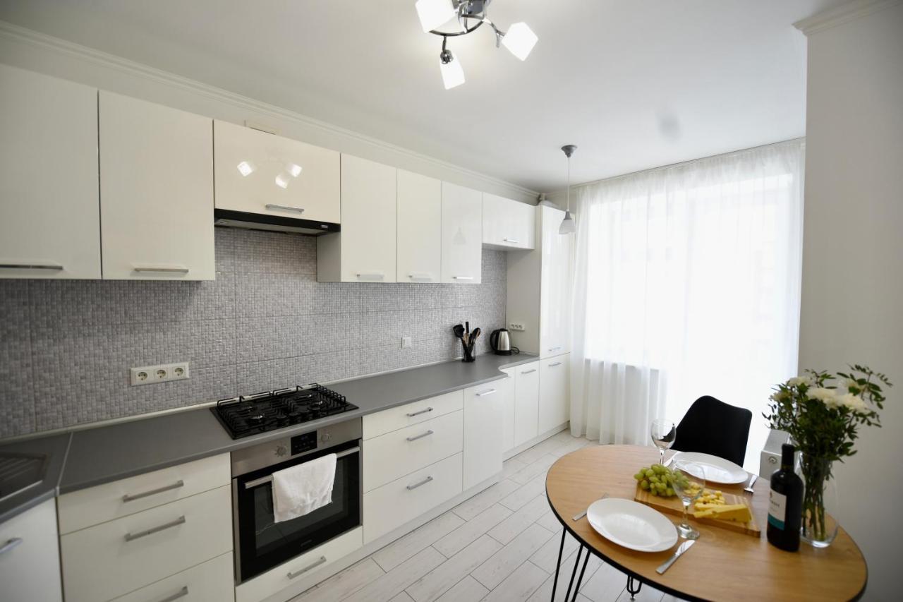Cozy Apartment Next To The Park テルノーピリ エクステリア 写真